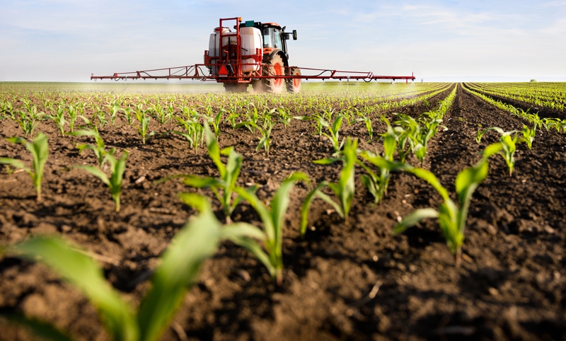 central united coop agronomy crop nutrition tractor spraying a field of crops web central united coop agronomy crop nutrition tractor spraying a field of crops web